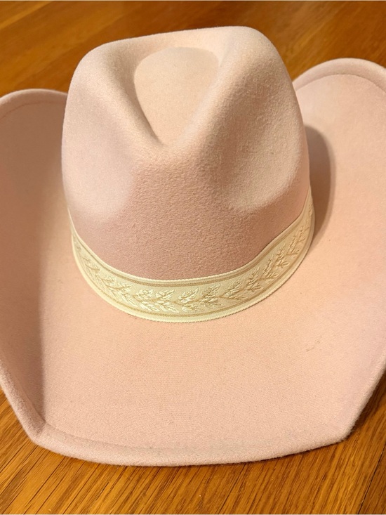 Altar'd State Accessories - Altar’d State Brand New Pink Felt Cowboy/Cowgirl Hat with Decorative Ivory Band